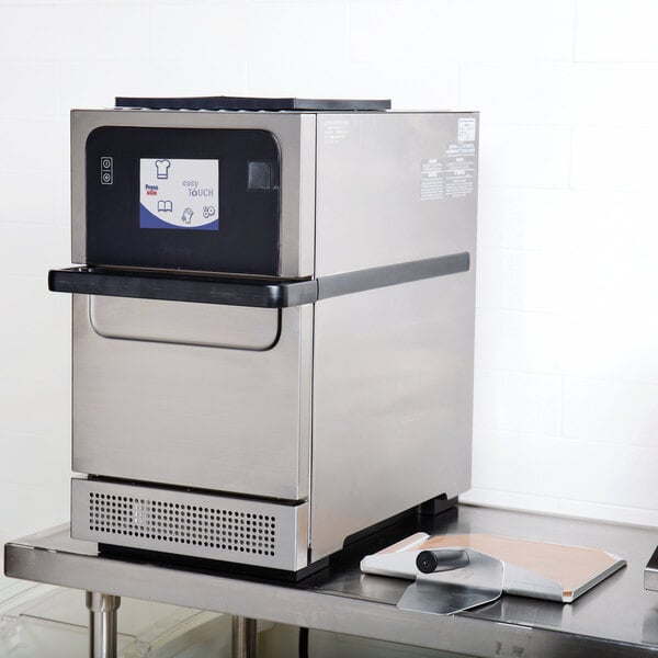 Merrychef eikon e2s Classic High-Speed Accelerated Cooking Countertop Oven - 208/240V, 4,500W