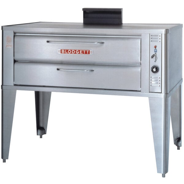 Blodgett 911 Natural Gas Compact Single Deck Oven with Draft Diverter - 27,000 BTU