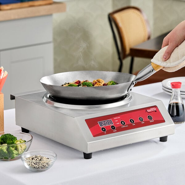 Avantco IWC35 Countertop Wok Induction Range / Cooker - 208-240V, 3500W