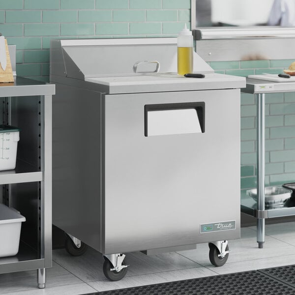 True TSSU-27-08-HC 27 7/8" 1 Right Hinged Door Refrigerated Sandwich Prep Table